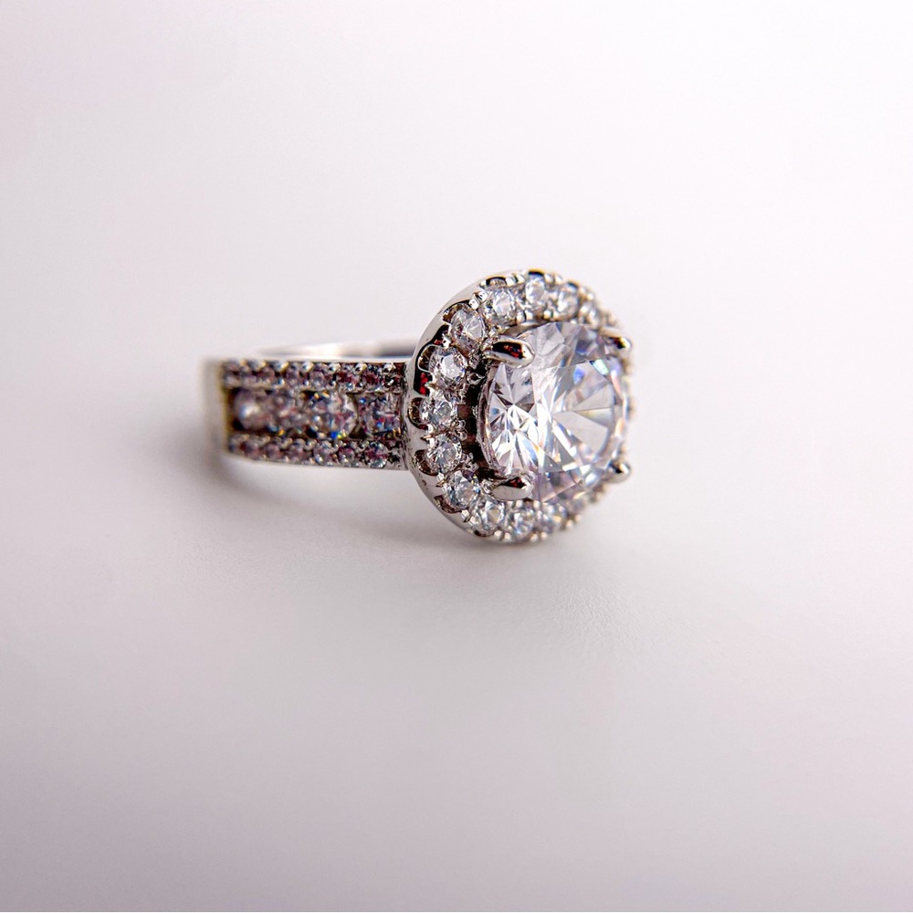 Round Cut Solitaire Halo CZ Ring with Pave and Round Cut Sides. Size 7. - Picture 4 of 9